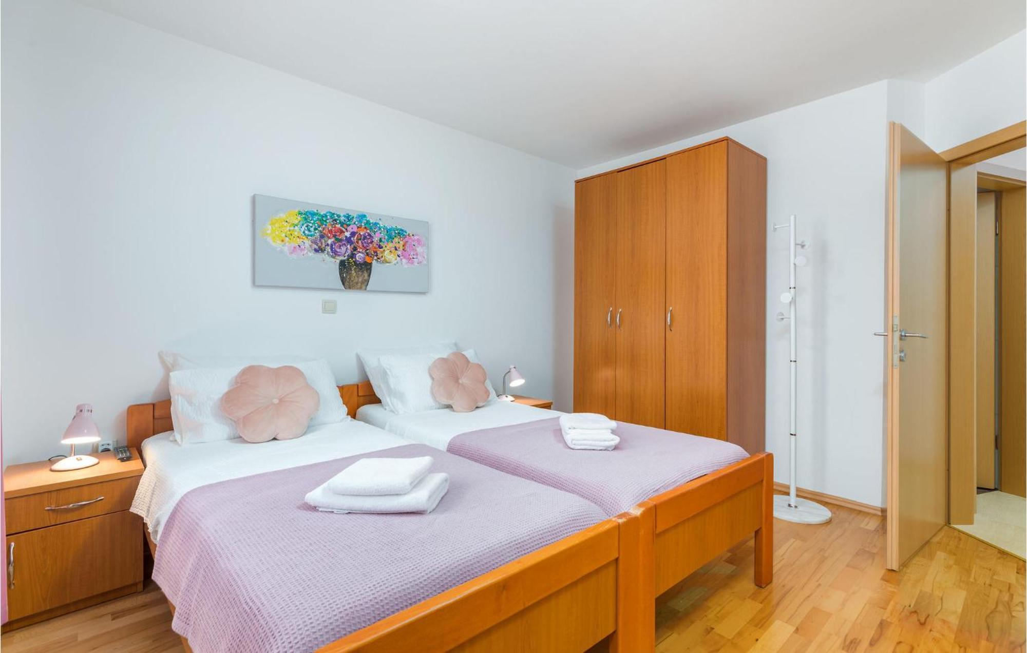 Lovely Apartment In Valbandon With Kitchen Fažana Kültér fotó