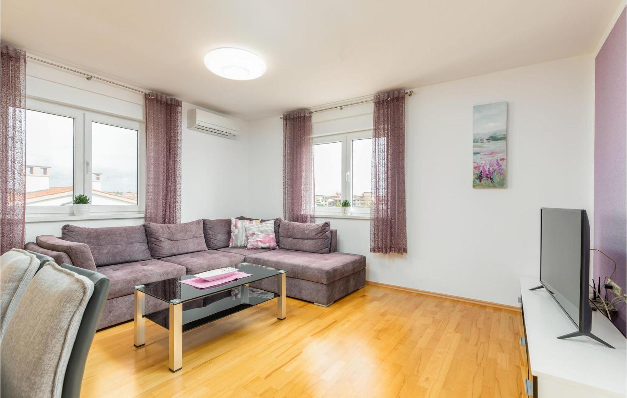 Lovely Apartment In Valbandon With Kitchen Fažana Kültér fotó