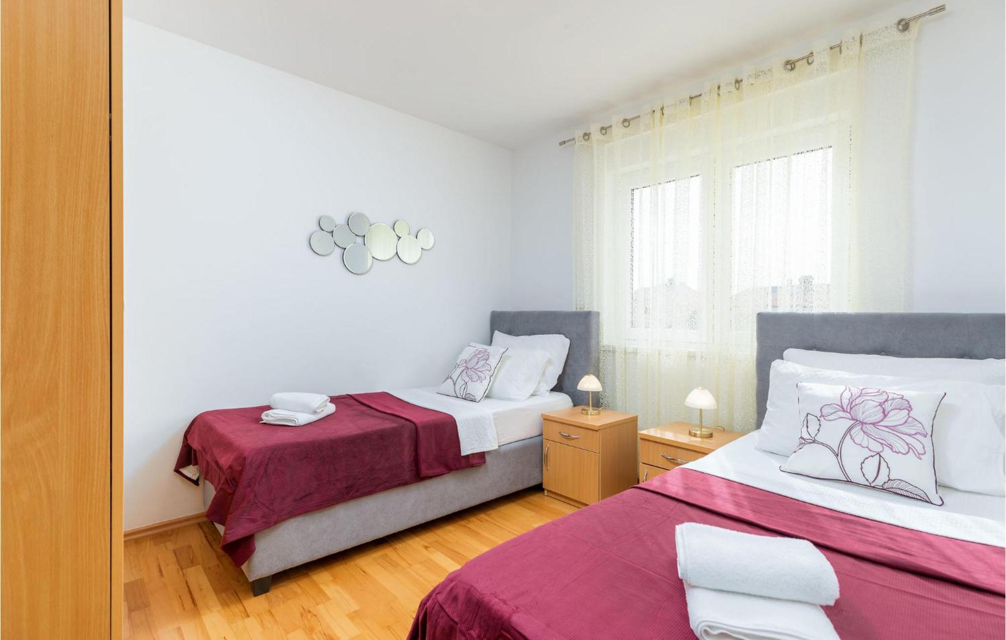 Lovely Apartment In Valbandon With Kitchen Fažana Kültér fotó
