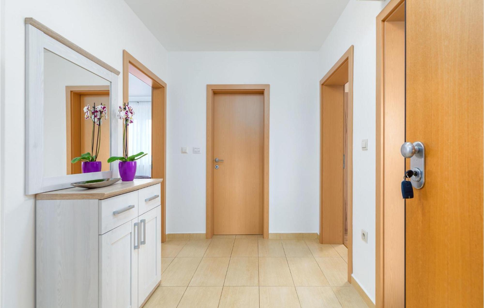 Lovely Apartment In Valbandon With Kitchen Fažana Kültér fotó