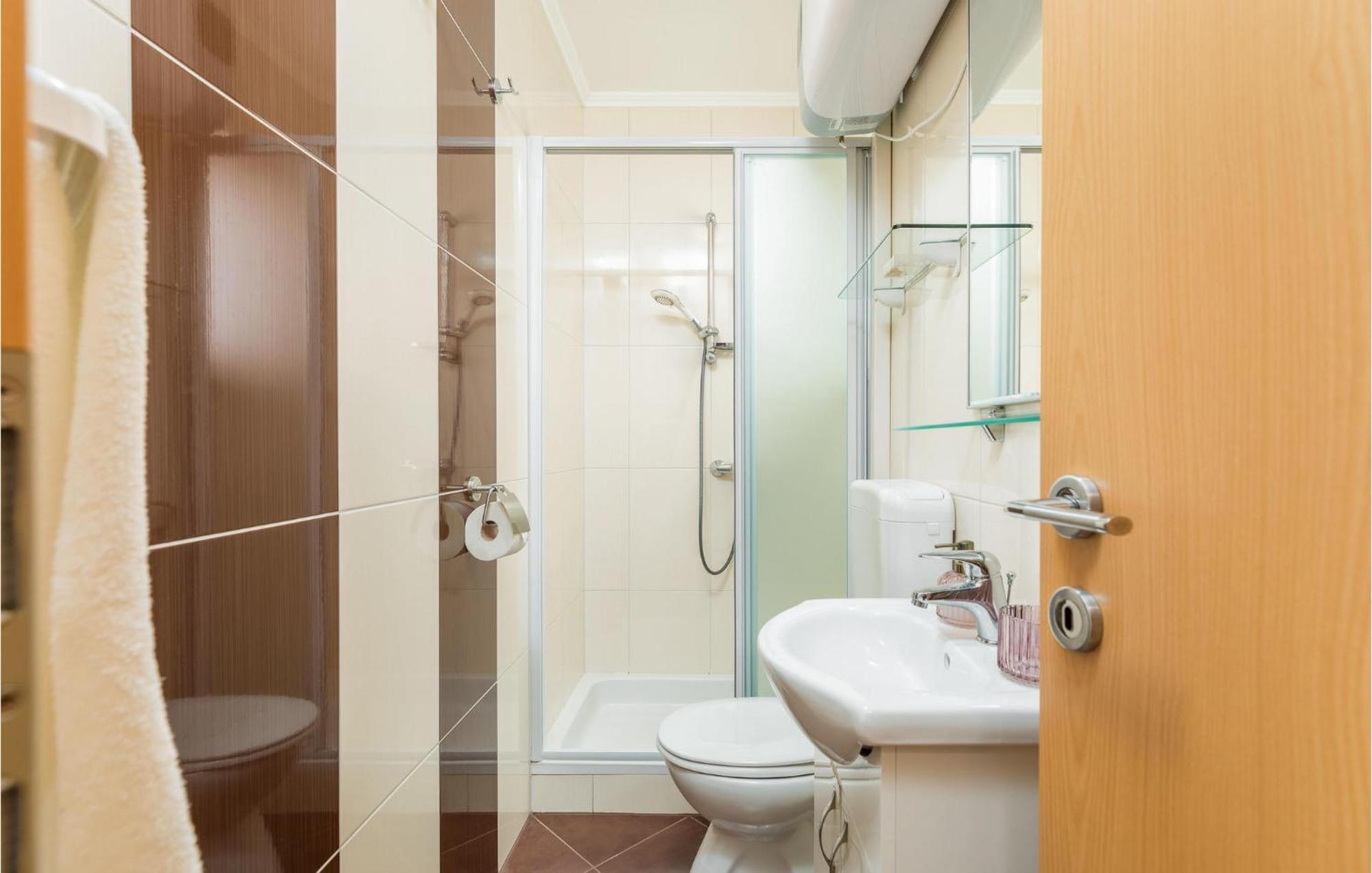 Lovely Apartment In Valbandon With Kitchen Fažana Kültér fotó
