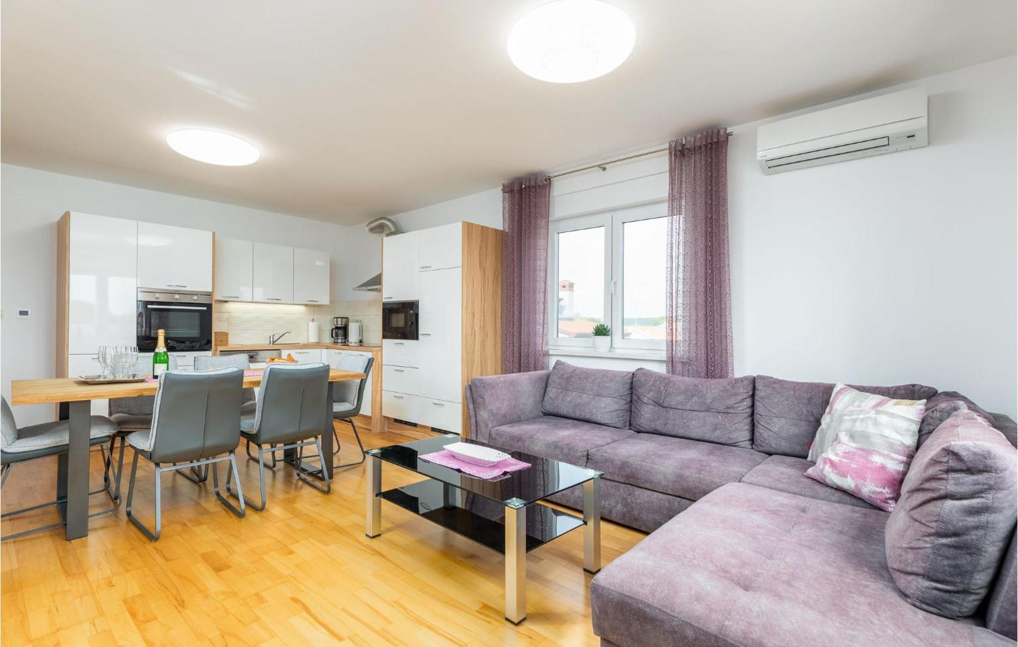 Lovely Apartment In Valbandon With Kitchen Fažana Kültér fotó