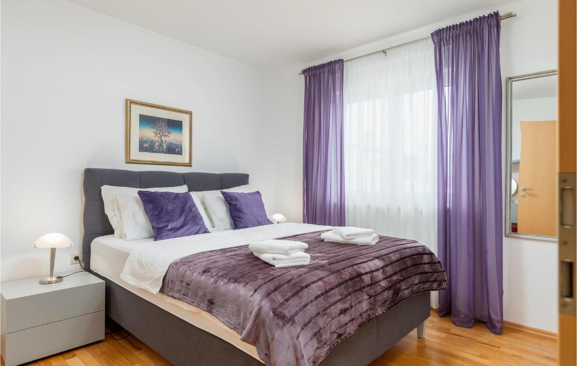 Lovely Apartment In Valbandon With Kitchen Fažana Kültér fotó