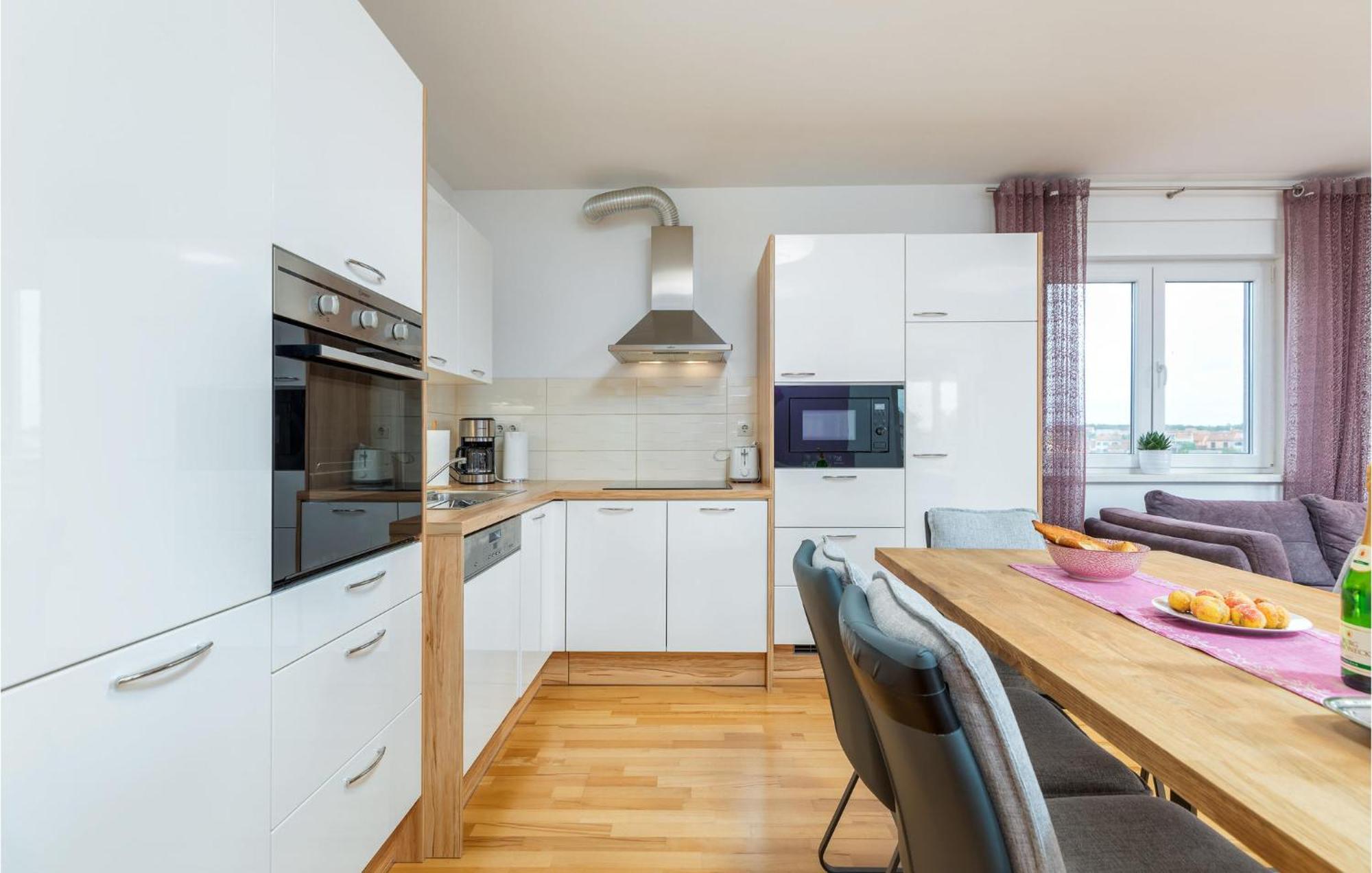 Lovely Apartment In Valbandon With Kitchen Fažana Kültér fotó