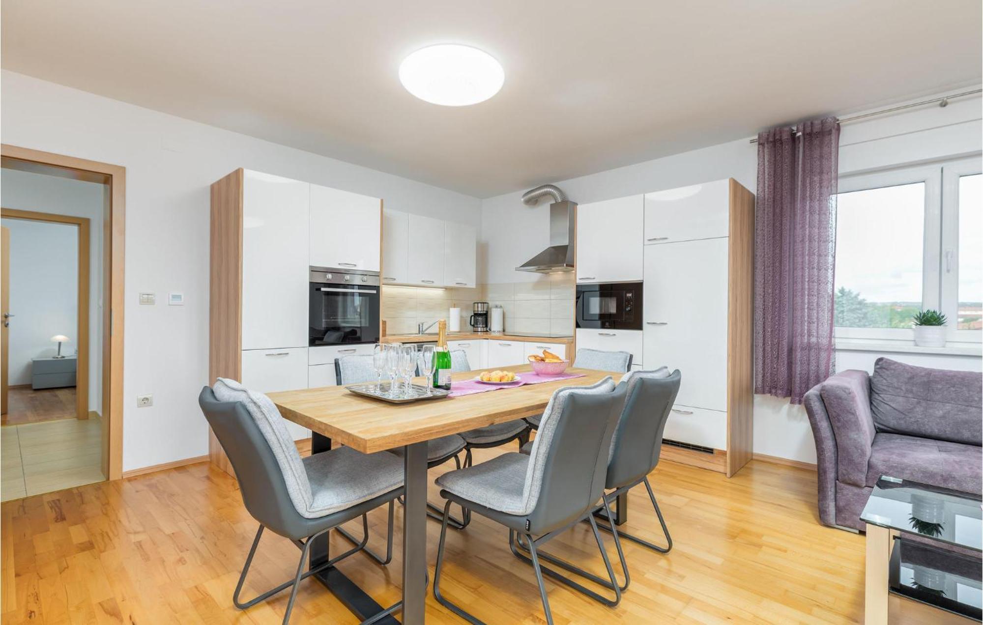 Lovely Apartment In Valbandon With Kitchen Fažana Kültér fotó