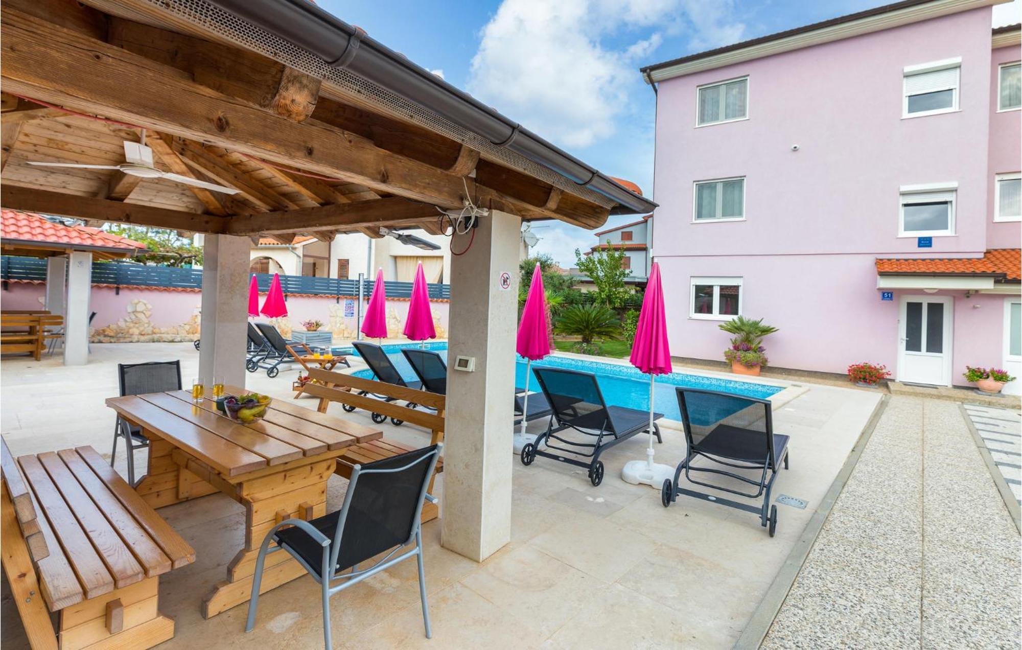 Lovely Apartment In Valbandon With Kitchen Fažana Kültér fotó