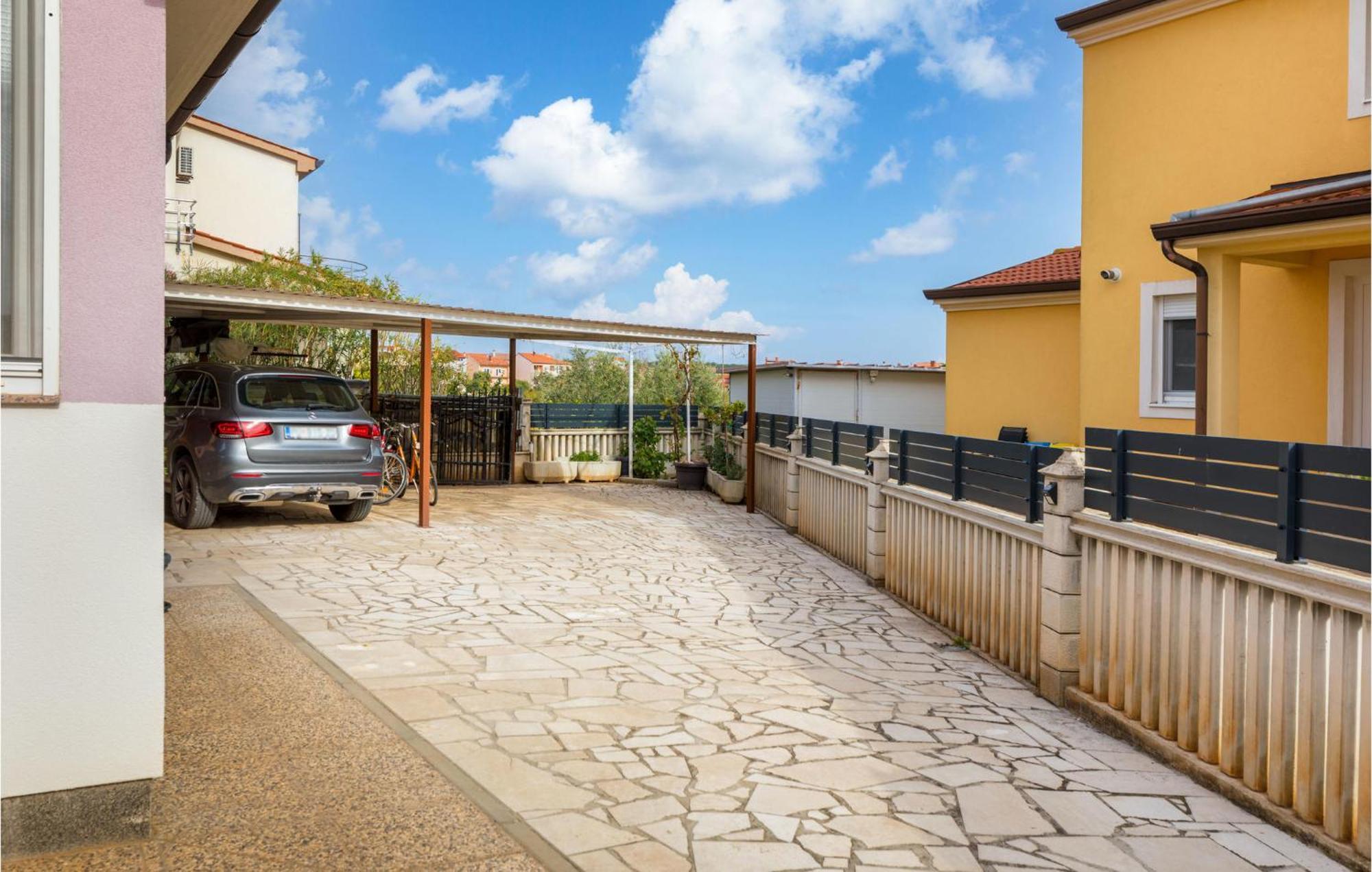 Lovely Apartment In Valbandon With Kitchen Fažana Kültér fotó